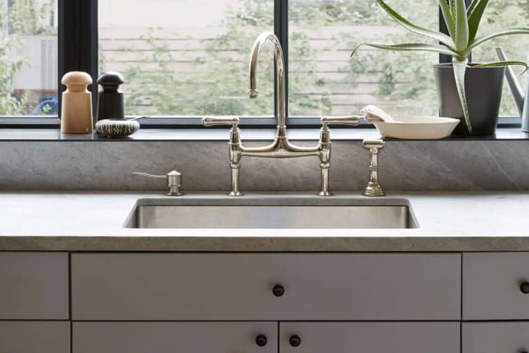 How to Remove Charcoal Stains From The Wall (Spotless Walls in Minutes) 3