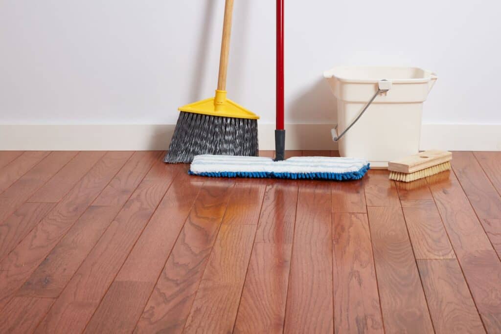 How to Achieve Beautifully Shiny Hardwood Floors with Polyurethane 3