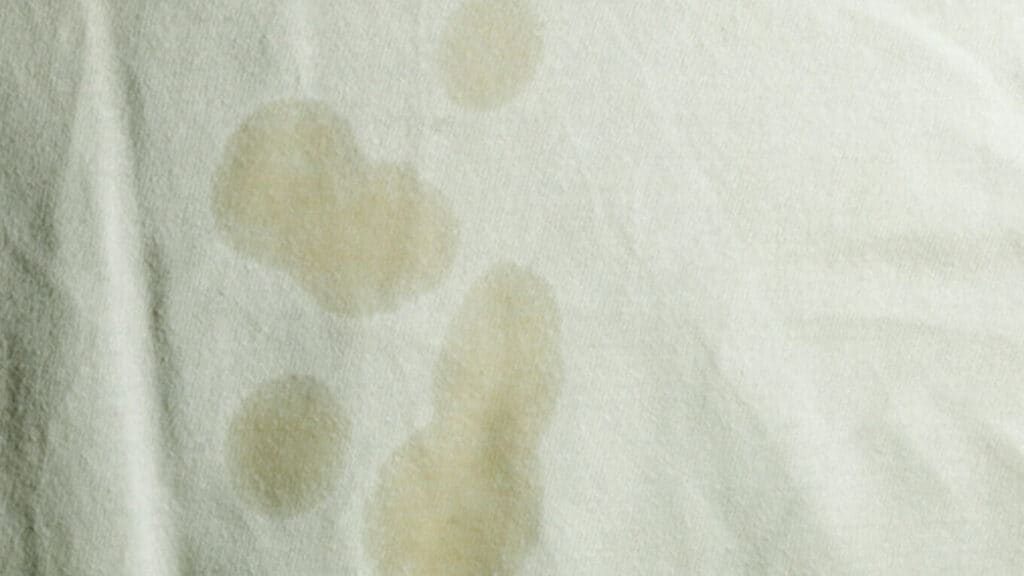How To Get Cooking and Vegetable Oil Out of Clothes? 2