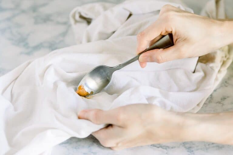 How To Easily Remove Peanut Butter Stains From Clothes 1